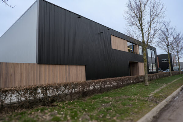 Oplevering bedrijfshal Zeewolde